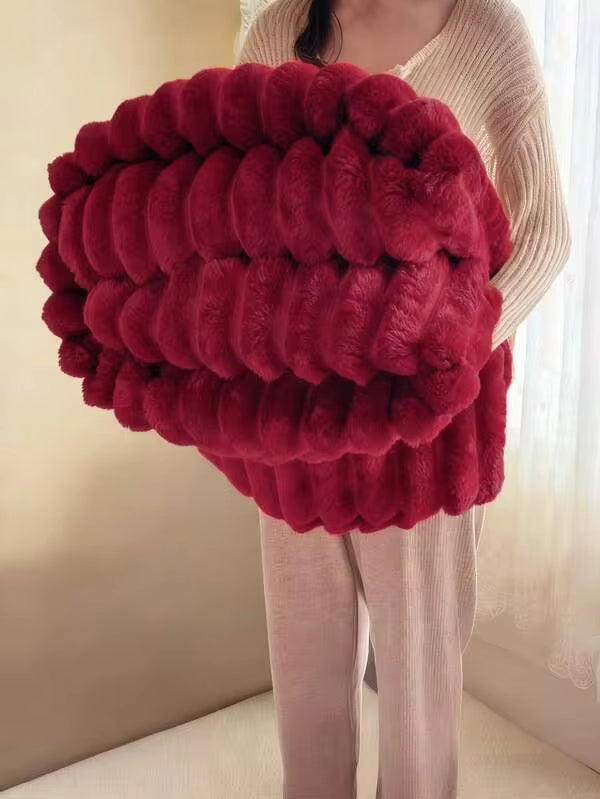 1 Throw Blanket, Bedding, Cozy And Warm Blanket, Super Skin-Friendly And Breathable, Lightweight Soft,Red, Minimalist And Stylish Design, All-Around Comfort, Travel Use, Nap Blanket, Multiple Sizes Available, Machine Washable.